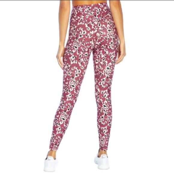 NWT Wildfox Large Pink Animal Print High Waist Workout Leggings Comfy & Stylish - Picture 3 of 6
